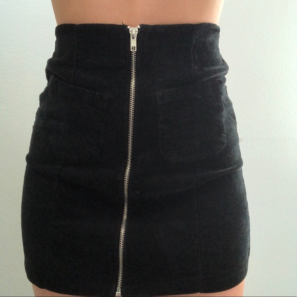 BRANDY MELVILLE BLACK SUEDE CLARITY SKIRT - Picture 3 of 3